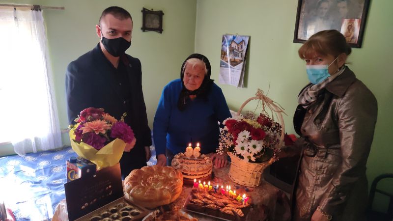 96-годишната баба Петка Денчева от сливенското село Самуилово получи специални поздрави от ГЕРБ по случай рождения си ден