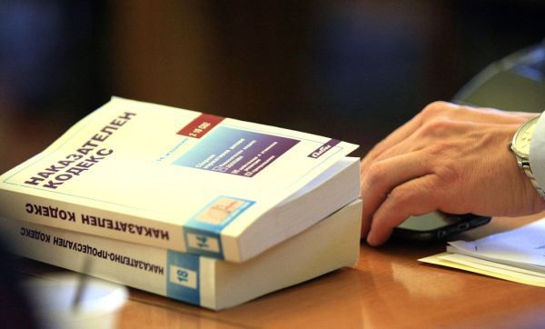 'Задържане под стража' за двама мъже, разпространили над 8 кг. марихуана в Новозагорско