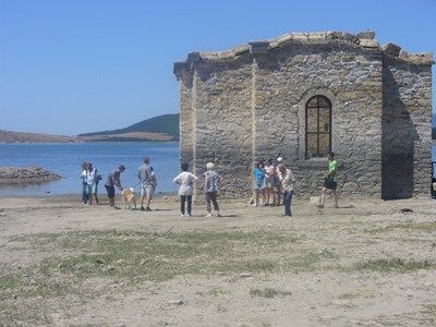 Божи знак: Внезапно се отдръпна водата над потопената черква в Жребчево
