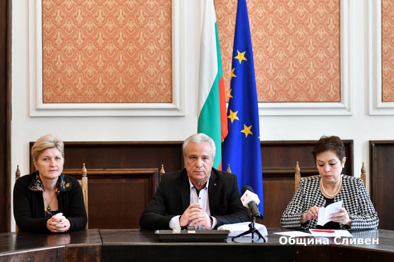 Местният парламент ще гласува няколко важни промени - на бюджета, на общински наредби и на тарифата за превоз на пътници