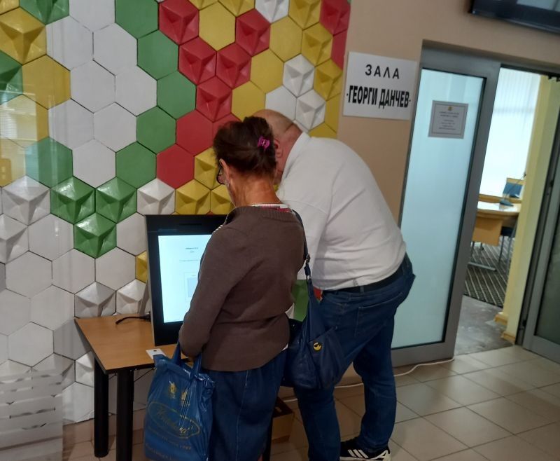 В Областна администрация е поставена демонстрационна машина за гласуване