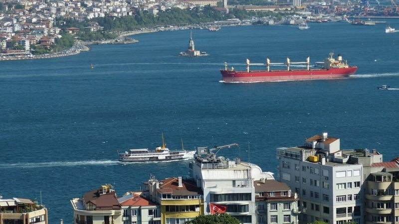 Украйна е поискала от Турция да затвори Босфора и Дарданелите за руски кораби