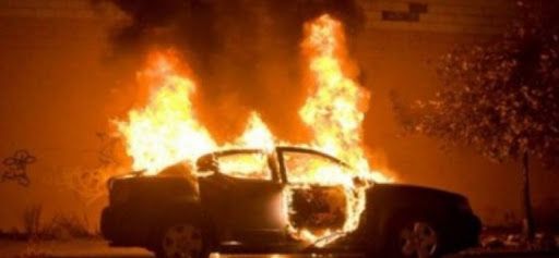 Горя лек автомобил в село Градец