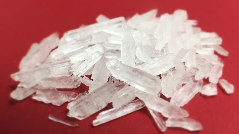 Мъж и жена от село Блатец са задържани за производство на наркотици