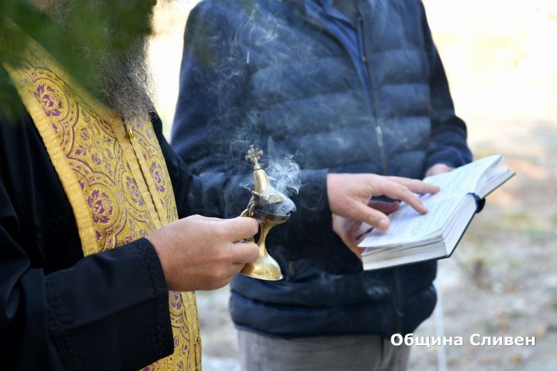 По повод Деня на народните будители в Сливен се извърши поклонение пред лобното място на видни сливенци