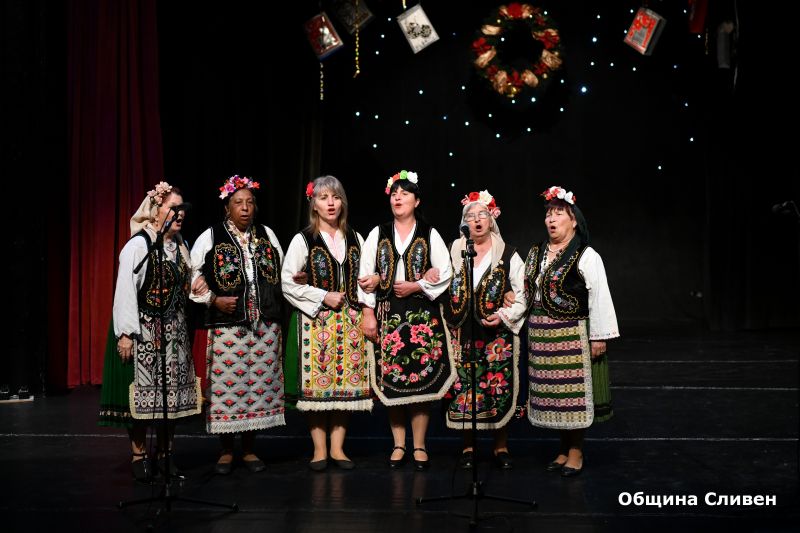 С кулинарна изложба и концерт читалищата поздравиха сливналии за Коледа