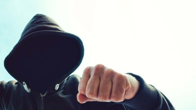 Задържаха двама мъже за побой над 61-годишен в село Стара река