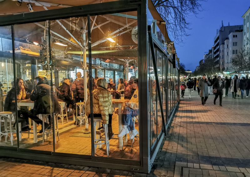 Новите Covid-мерки влизат в сила
