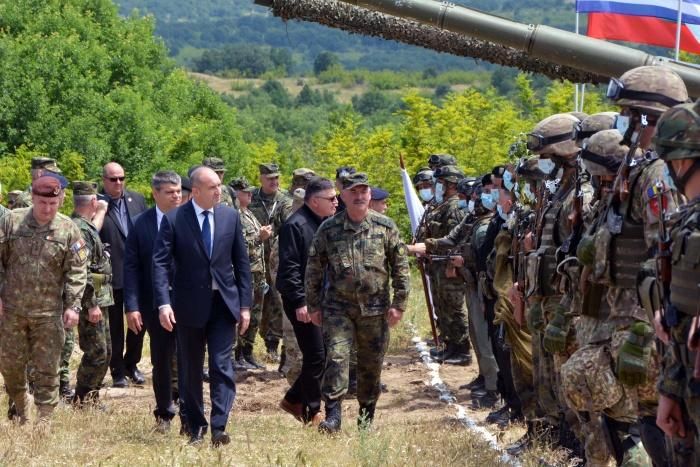 Румен Радев на учение в Корен Снимка БТА