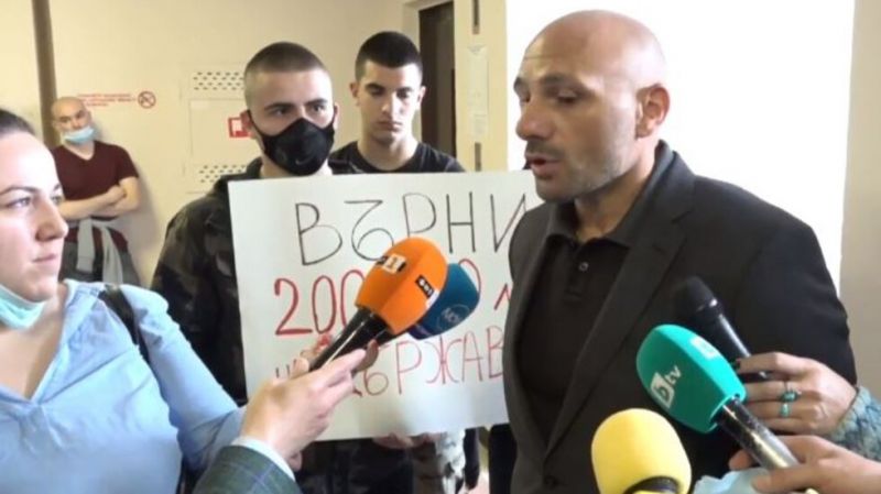 Състезатели по ММА нахлуха в Министерството на спорта