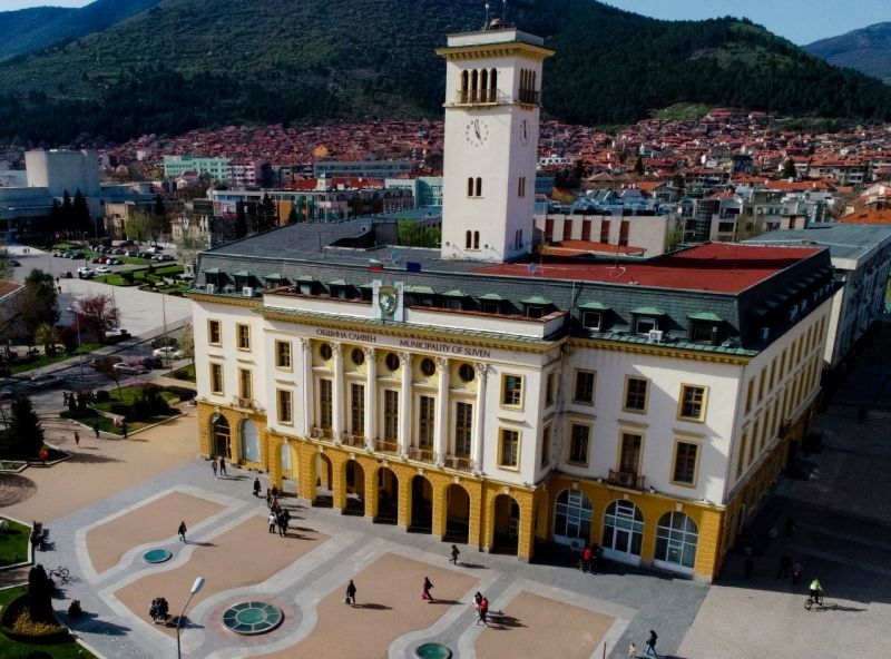sliven-otmenya-se-koledniyat-kontsert-pred-obshtinata-obyaven-za-25-dekemvri-960x640.jpg