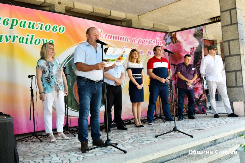 За поредна година „Златна праскова“ събра традиционни производители от цялата страна