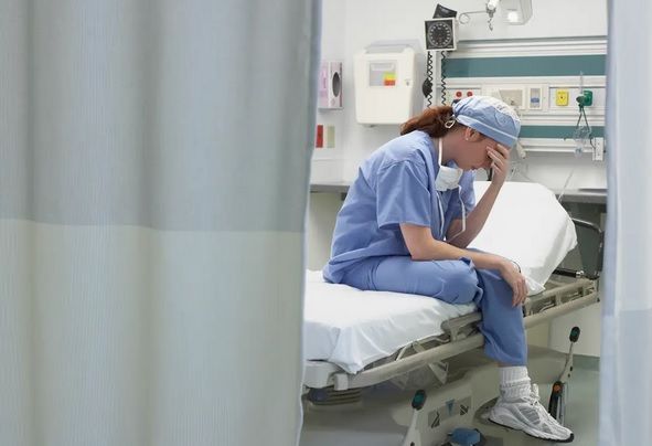Дават заразена лекарка на прокурор, отказва да съобщи с кого е била в контакт