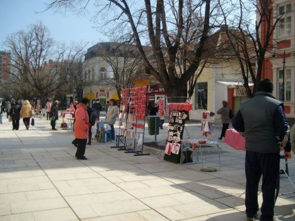 Започна традиционният базар за мартеници в Сливен