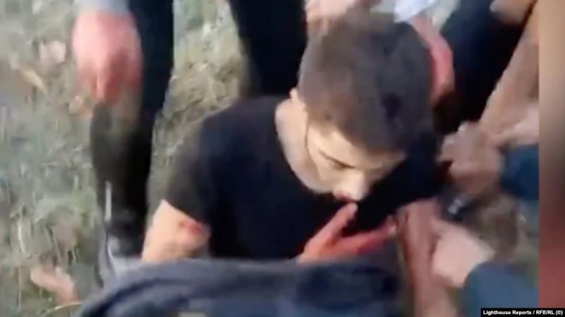България бе обвинена за употреба на огнестрелно оръжие на границата си с Турция. Видео показва стрелба по бежанец