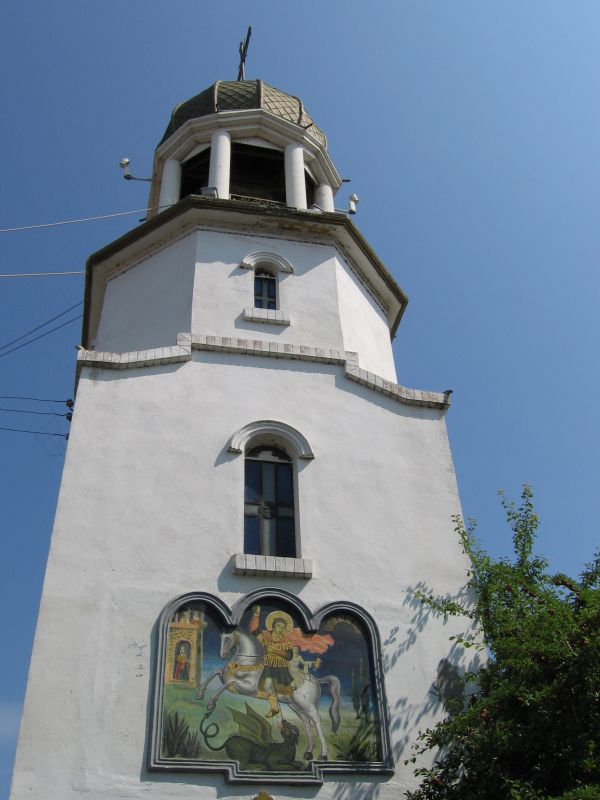 Камбанарията, в чиито основи се намира аязмото