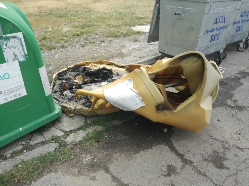 Вандали запалиха 3 контейнера за разделно събиране на отпадъци