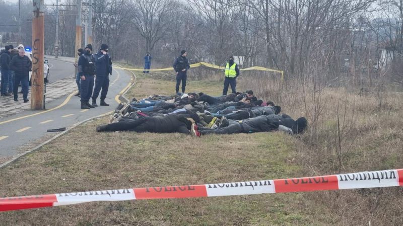 42 мигранти хвана полицията в Нова Загора