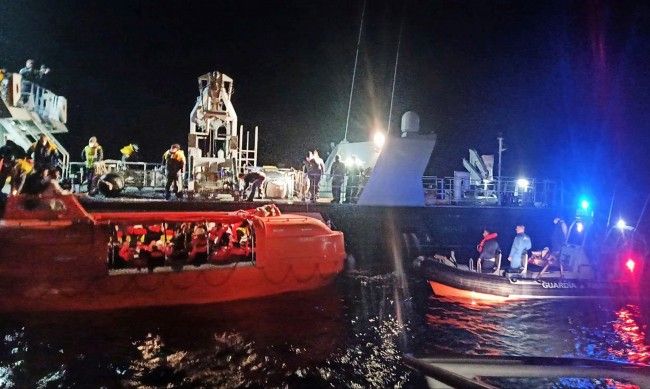 Много българи, включително деца, са били на борда на запалилия се ферибот край Гърция
