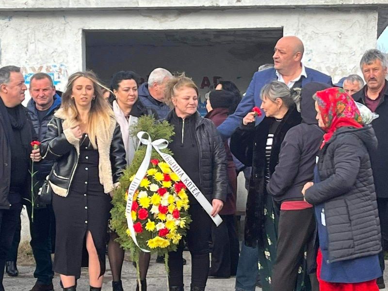 Кметът на Котел Коста Каранашев почете възпоменателните митинги по повод възродителния процес в селата Филаретово и Ябланово