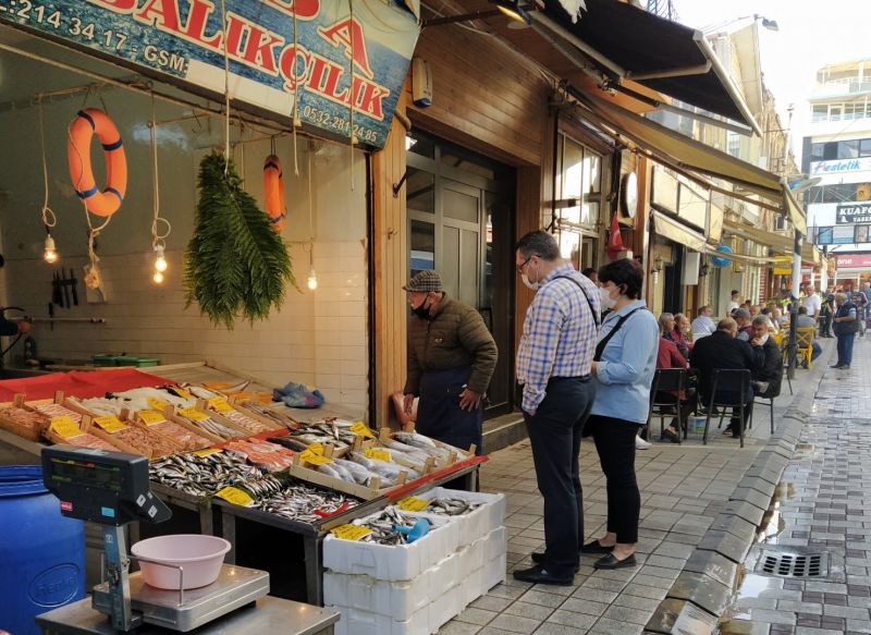 Турция разхлабва мерките, търговски центрове и пазари ще работят само делнични дни