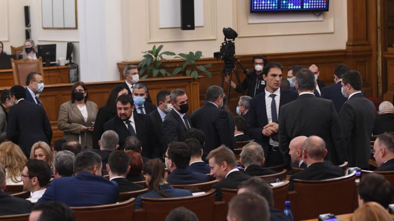 Без зелен сертификат за депутатите в НС