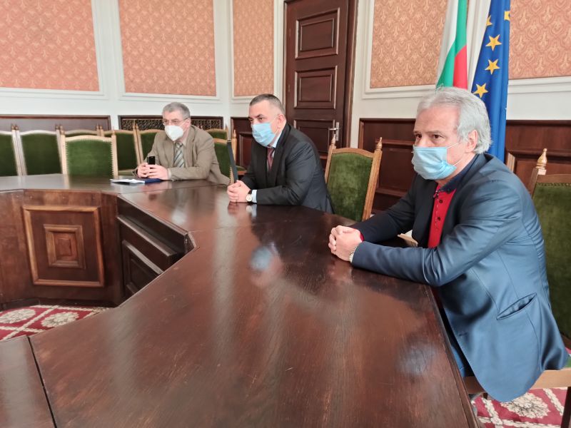 Кметът предлага построяване на нова тренировъчна зала и временен вариант за настаняване на клуб по бокс   