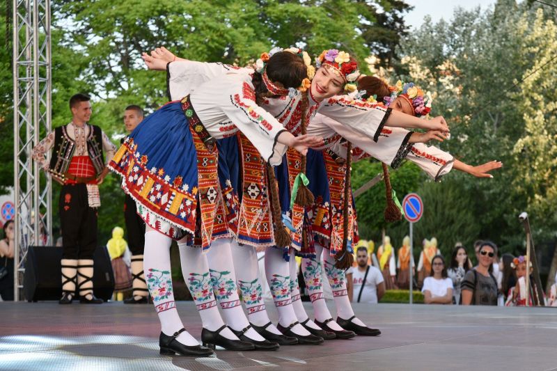 При огромен интерес преминаха фолклорните празници в Сливен „Пазим традициите“