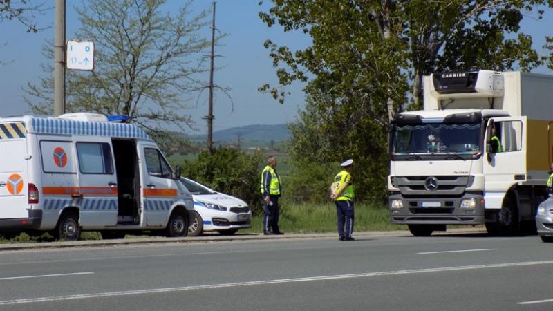 Засилени проверки на товарни автомобили и автобуси