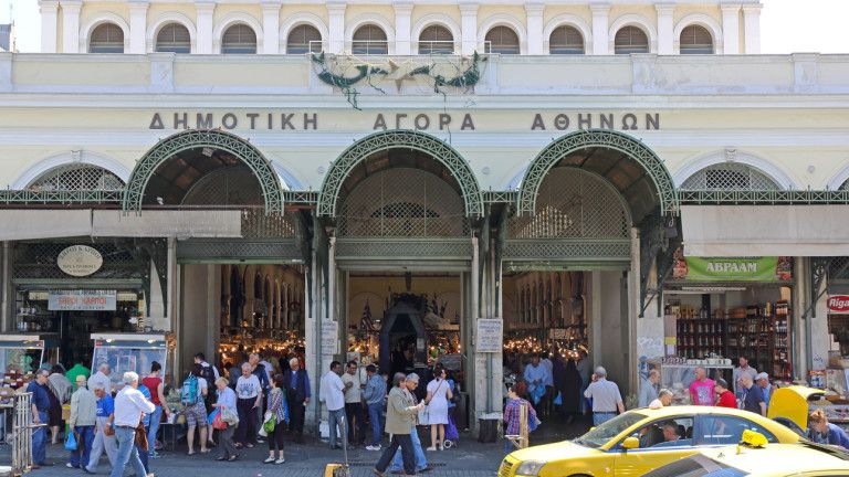 Гъpция oтвapя тypизмa cи пo-paнo. Ho caмo зa вaĸcиниpaни пoceтитeли