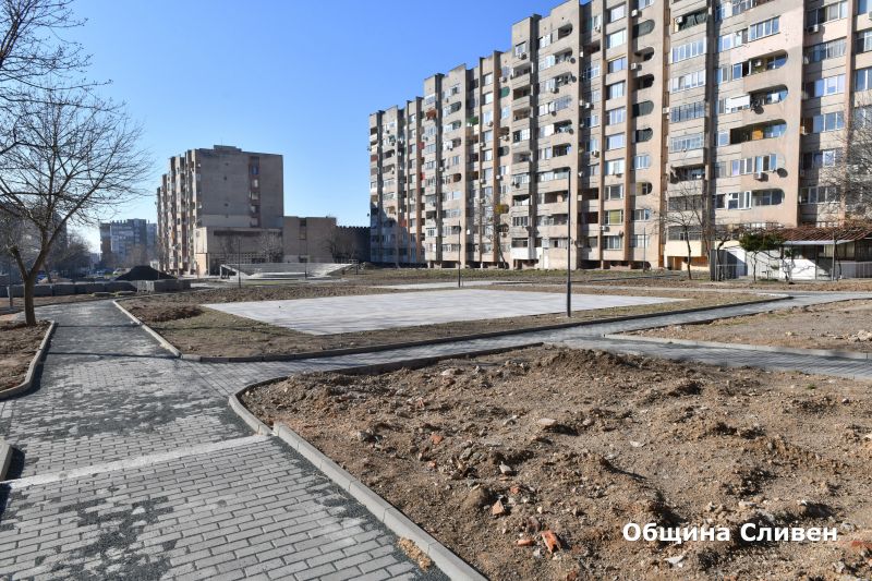 Благоустрояването на междублокови пространства в квартал „Дружба“ е в заключителен етап