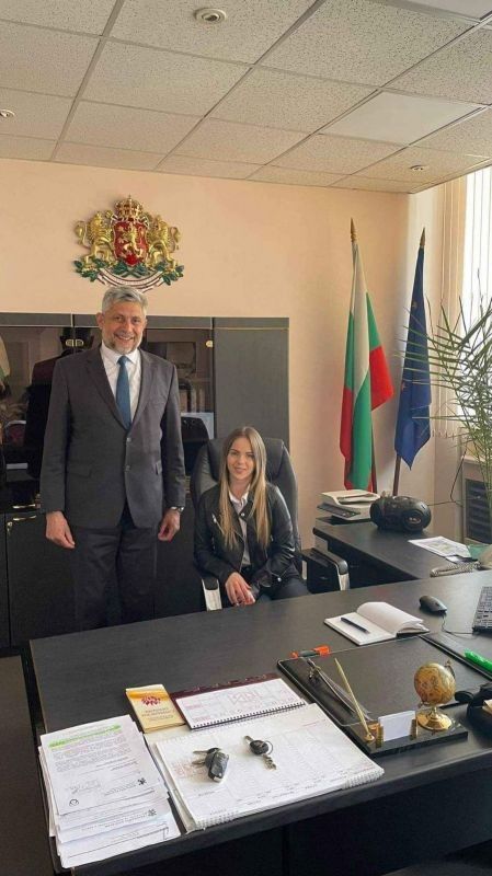 Ученици поеха управлението на Областната управа на Сливен за един ден
