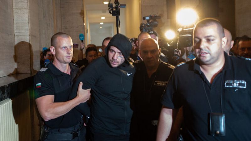 40 служители на МВР ще бъдат уволнени или наказани за 'чадър' над Георги Семерджиев