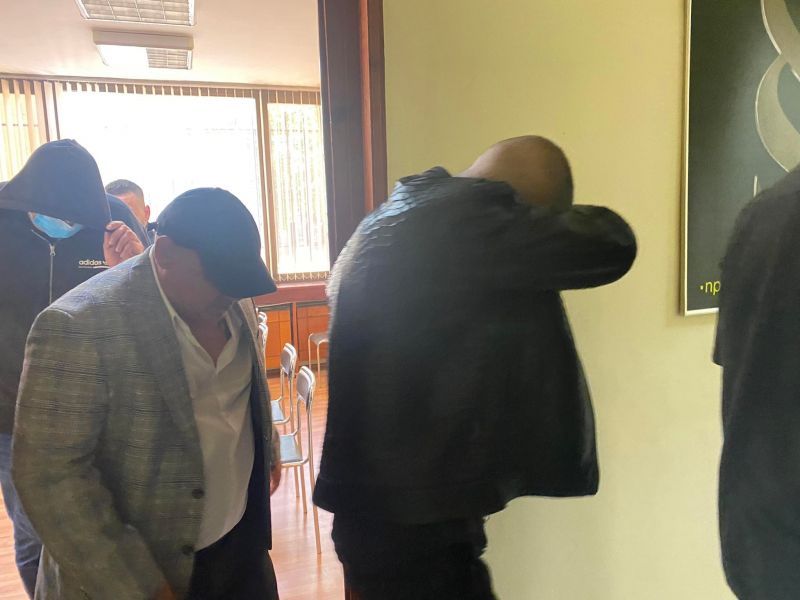 Апелативният съд в Бургас върна в ареста четиримата мъже от Сливен, обвинени за контрабанда на цигари  и пране на пари