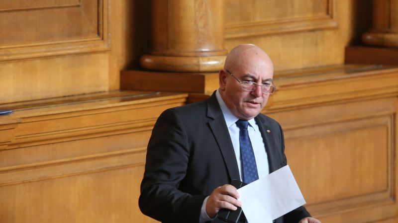 Министър Димитров: От 7400 сондажа за вода, 40% са без разрешителни