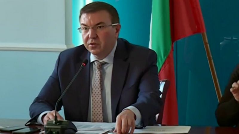 Остър недостиг на медици, студенти влизат в битката с COVID-19