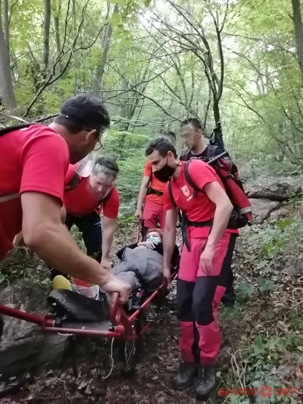 Планински спасители помогнаха на пострадала жена в района на „Халката“