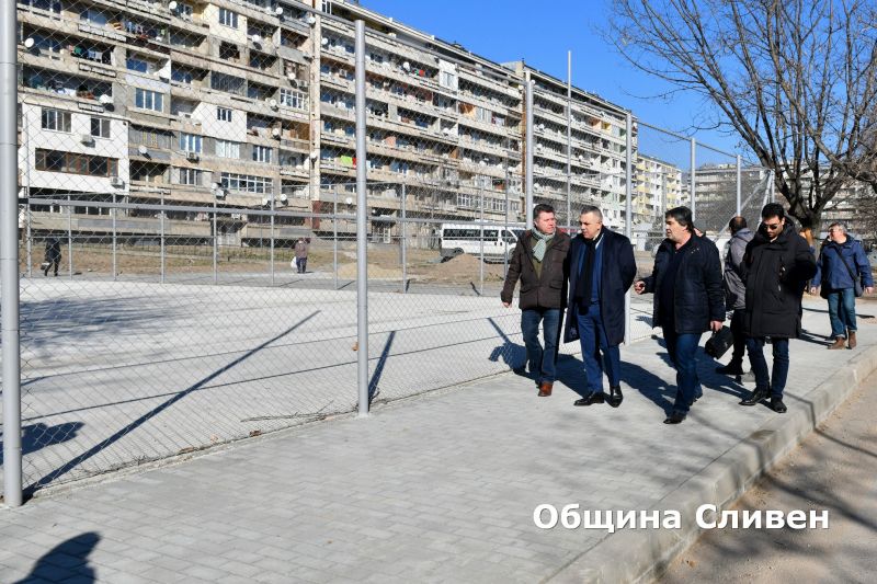 Благоустрояването на междублокови пространства в квартал „Дружба“ е в заключителен етап