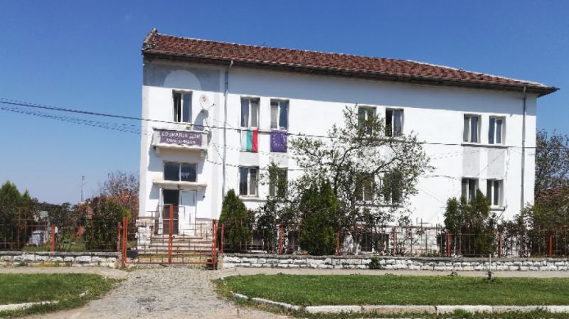 Напрежение и тревога около дома за възрастни хора в с. Гара Орешец