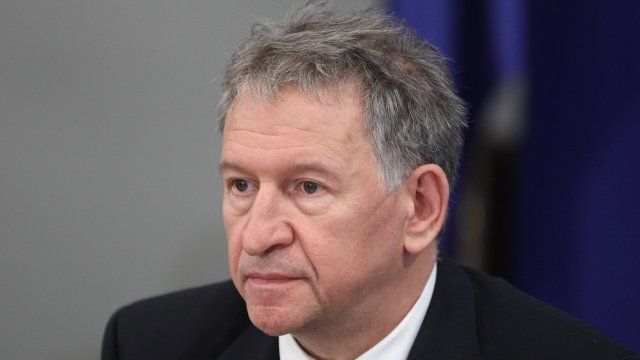 Здравният министър с подробности за ваксината за деца