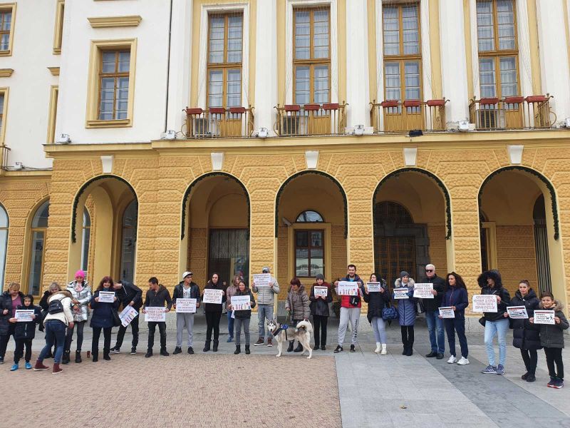В Сливен се проведе национален протест срещу убийците и насилници на животни