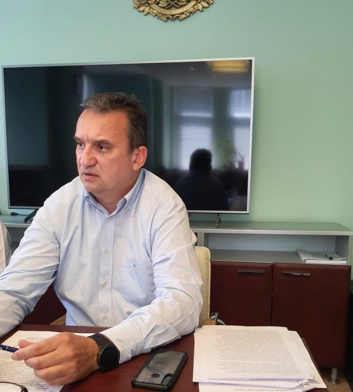 Минчо Афузов се срещна с управители на хранителни магазини във връзка с противоепидемичните мерки