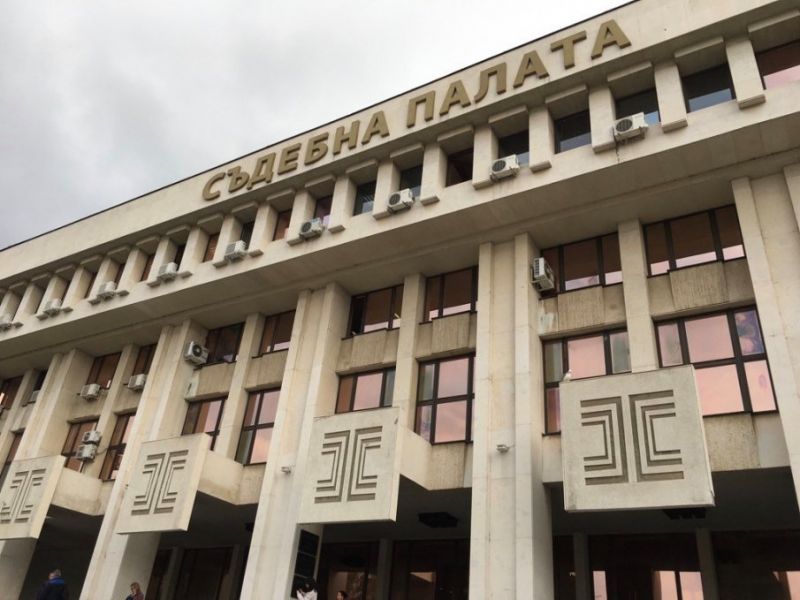 Прокурори от Сливен на протест в Бургас против закриването на спецсъда и спецпрокуратурата