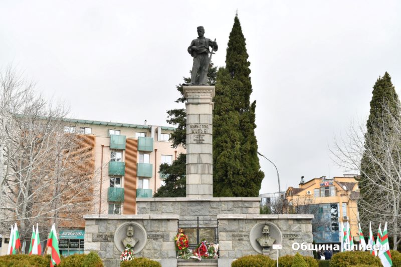 pametnik-hadji-dimitur.jpg