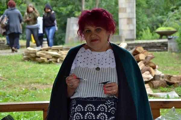 Дора Куршумова с дарение към Общинска библиотека „Петър Матеев“ – Котел