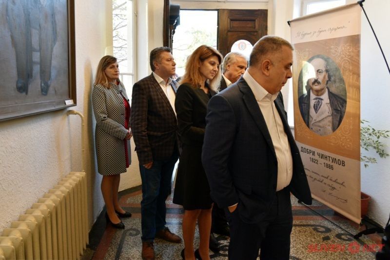В РБ „Сава Доброплодни“-Сливен бе открита документалната изложба посветена на 200г. от рождението на Добри Чинтулов