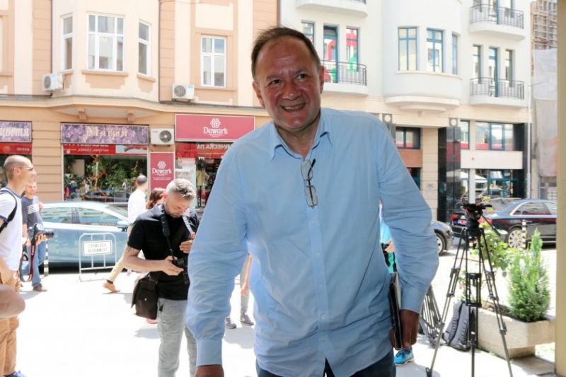 Миков бесен на Корнелия: Къде са 30 милиона от субсидията?