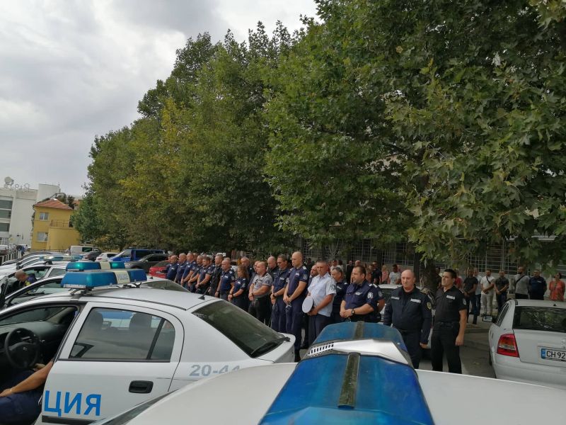 Полицаите в Сливен отдадоха почит на загиналите си колеги в Бургас