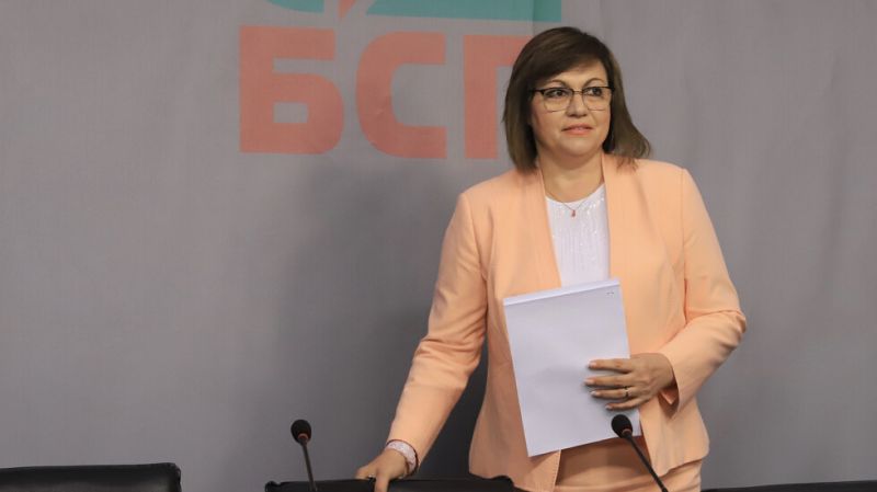 Нинова е приета във ВМА с COVID-19