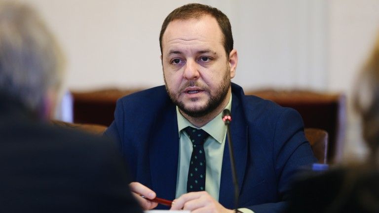 Сливен няма да остане на студено, уверява вицепремиерът Сандов